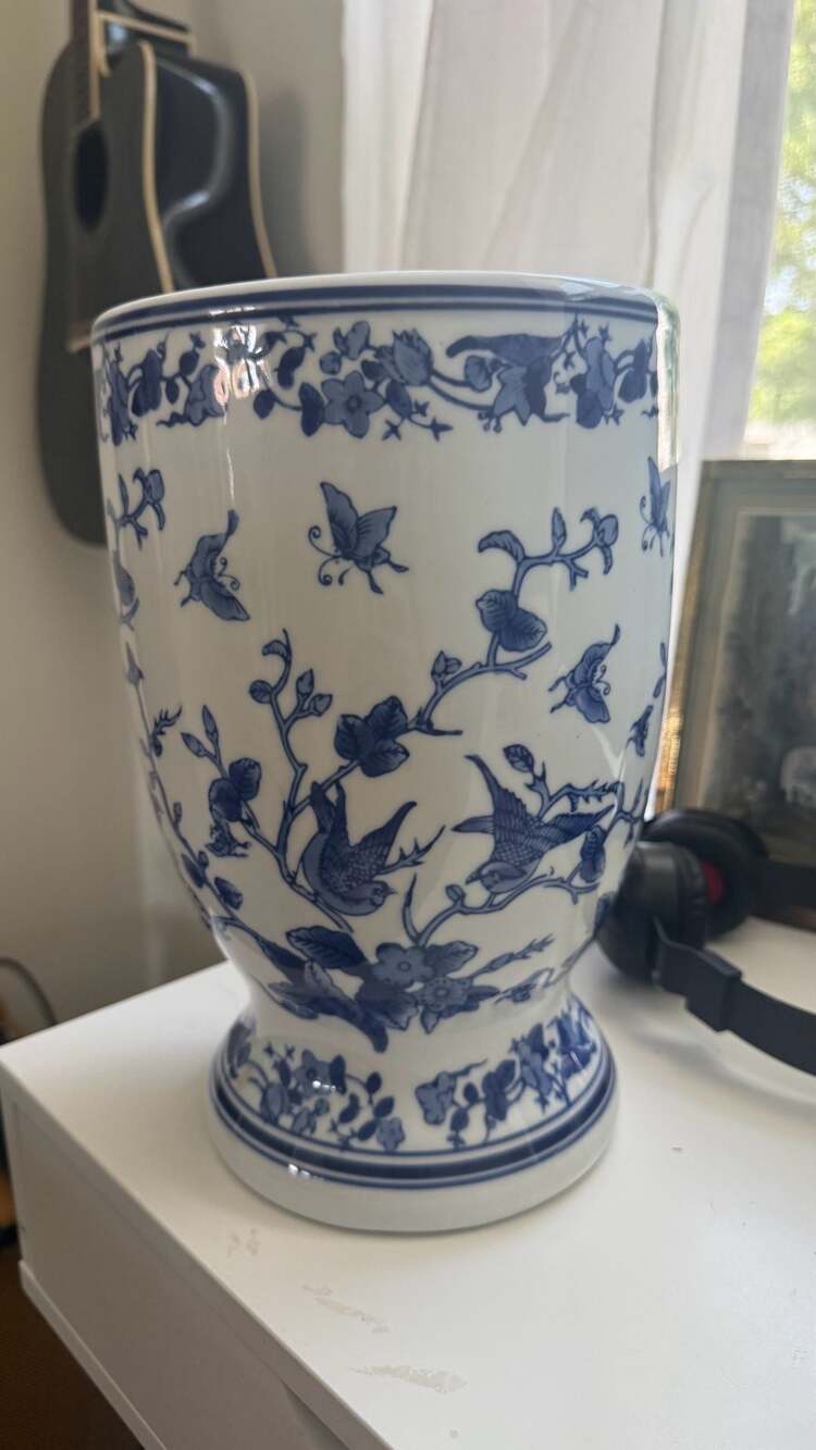 Dechang Taoci Chinese Blue and White Porcelain Bird and Butterfly Planter Vase